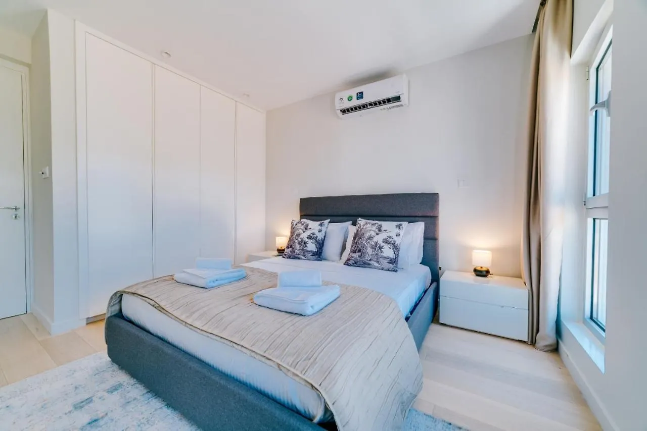 Emerald Suites Luxury Apartments Протарас